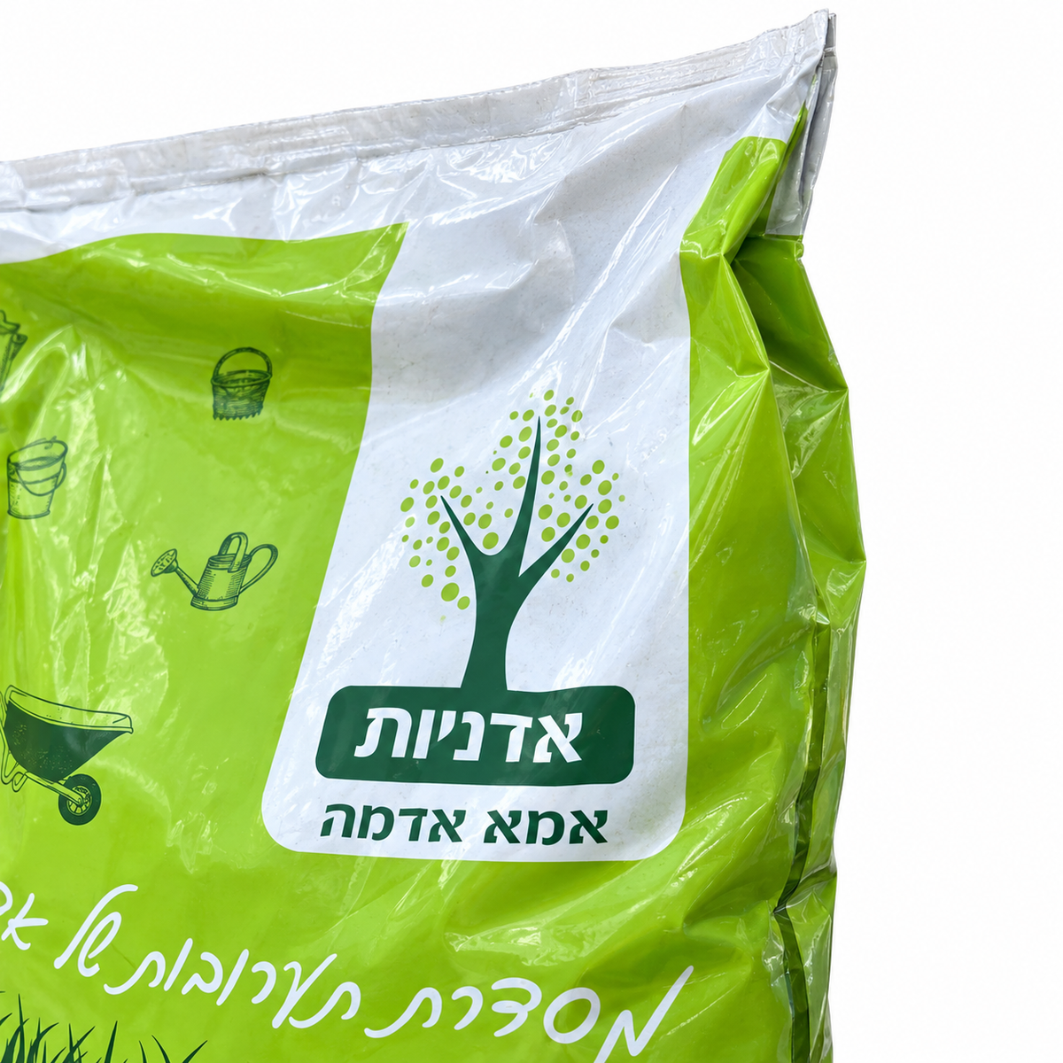 תערובת שתילה 80 ליטר אדניות — תקריב טבעי של פינת השק והתווית על רקע לבן